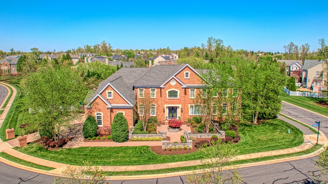 43582 Old Kinderhook Drive, Ashburn, VA 20147, Presented by Lisa